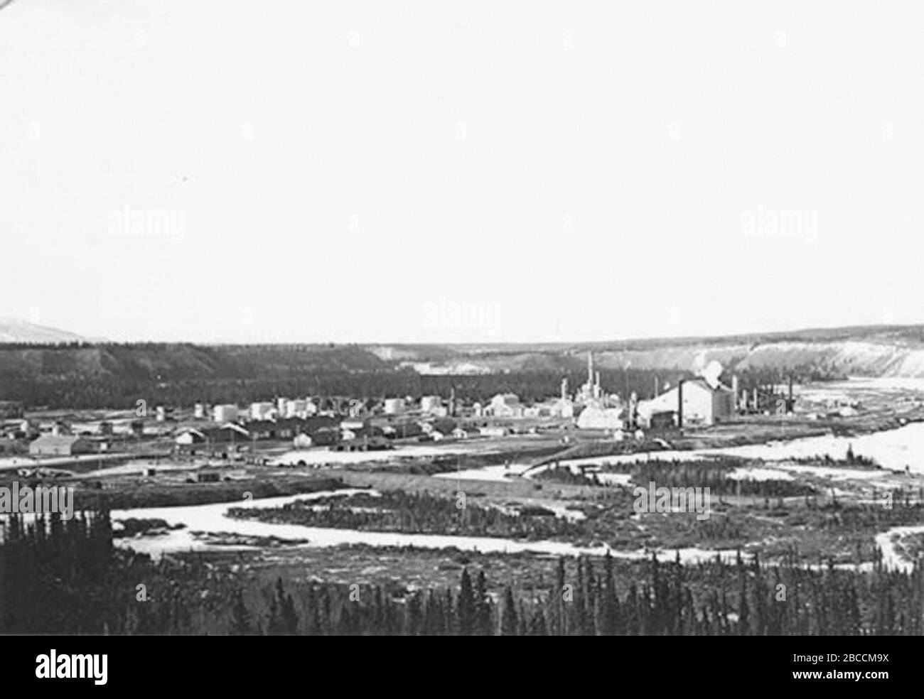 'Proyecto Canol, Refinería en Whitehorse, 1945.; 1945; http://www.hougengroup.com/yukon-history/historical-facts/year/1945/; Autor desconocido; ' Foto de stock