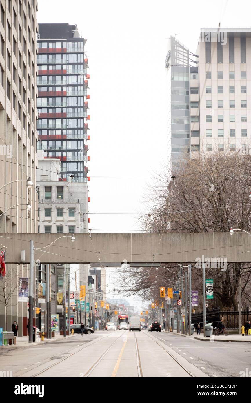 TORONTO, ONTARIO, CANADÁ - 31 DE MARZO DE 2020: CIUDAD DE TORONTO DURANTE LA PANDEMIA DE COVID-19. Foto de stock