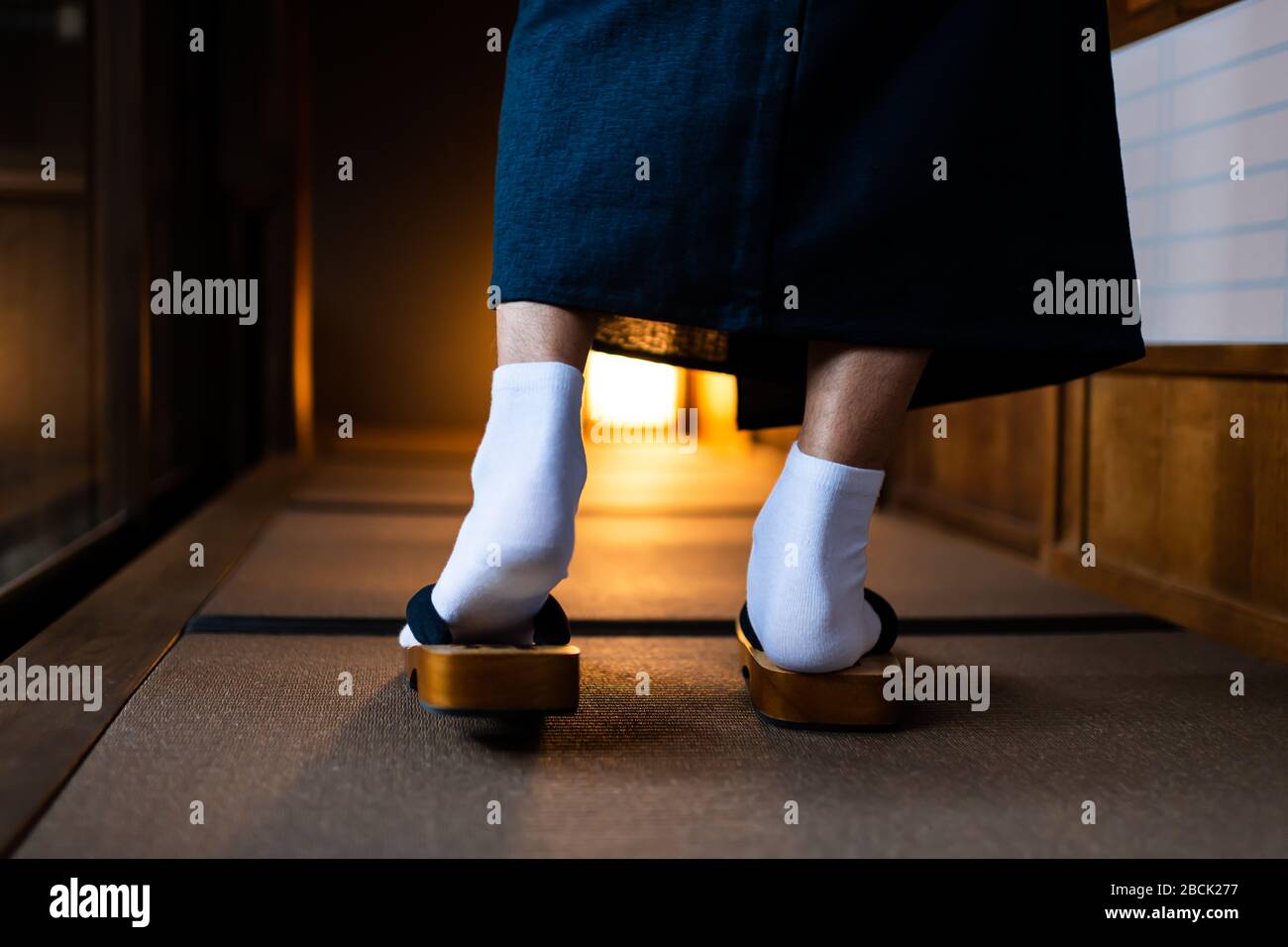 Zapatos japoneses fotografías e imágenes de alta resolución - Página 7 -  Alamy