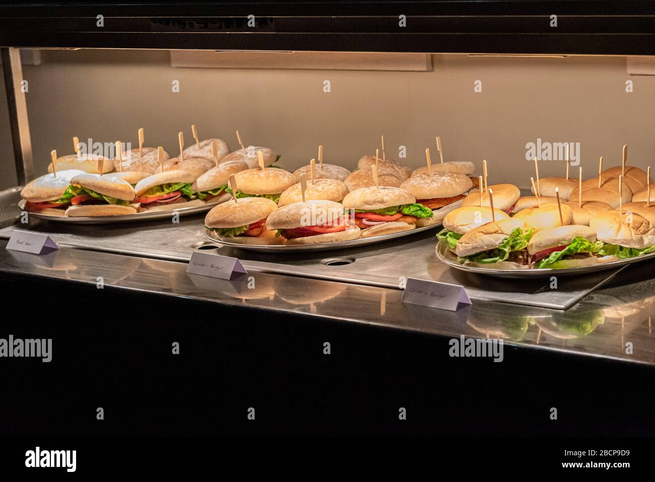 Buffet económico fotografías e imágenes de alta resolución - Alamy