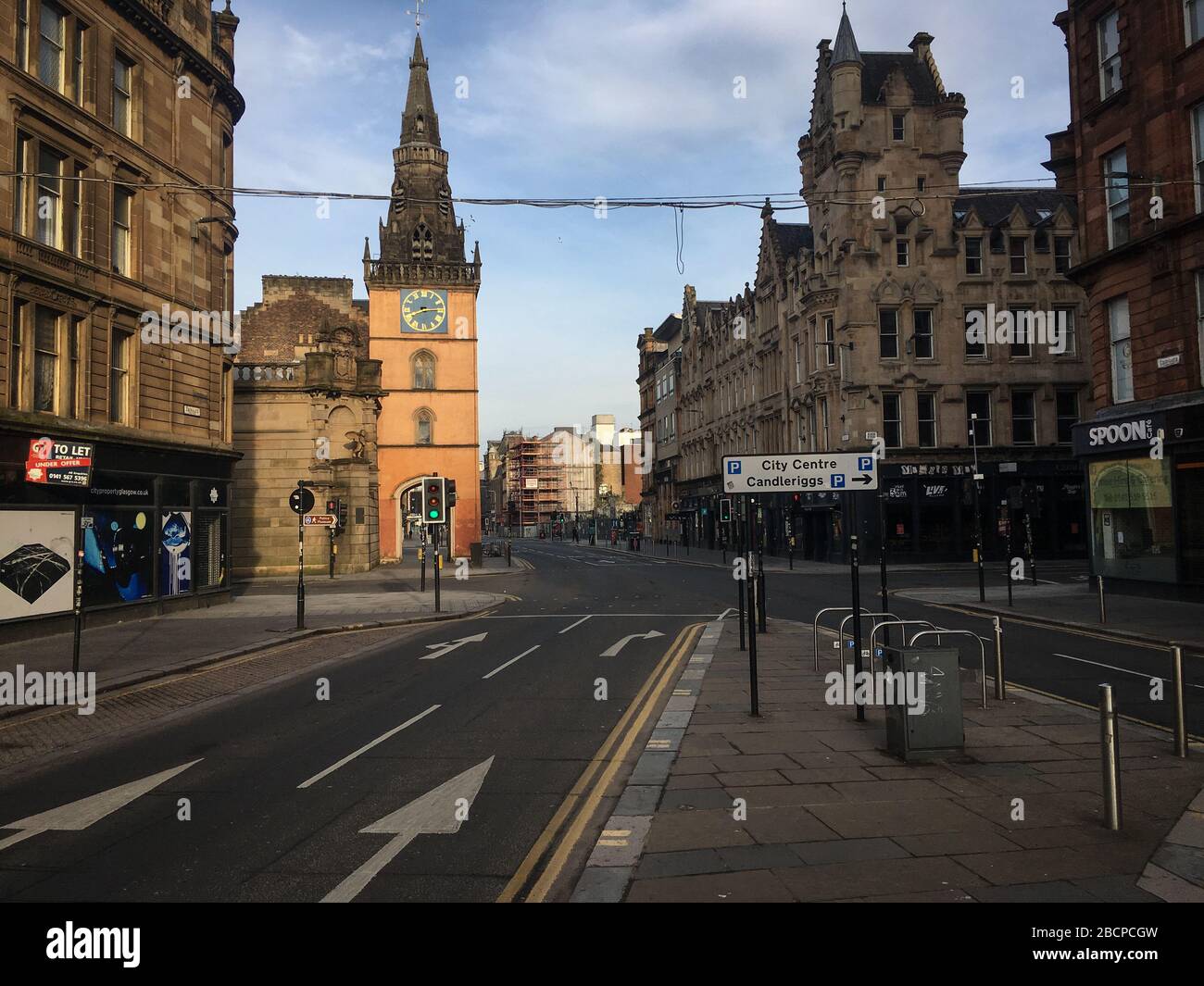 Glasgow, Reino Unido. 5 de abril de 2020. Calles vacías en el centro de la ciudad, lo que ilustra que las pautas de distanciamiento social y los avisos de "estar en casa" se están cumpliendo en la época de la crisis pandémica Coronavirus COVID-19. Crédito de la foto: noticias en vivo de jery sutton-hibbert/Alamy Foto de stock