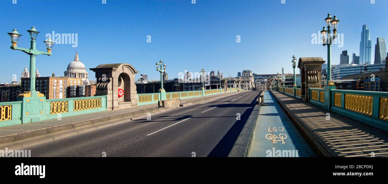 Southwark Bridge Londres en Corona virus bloqueo domingo 05/04/2020 Foto de stock