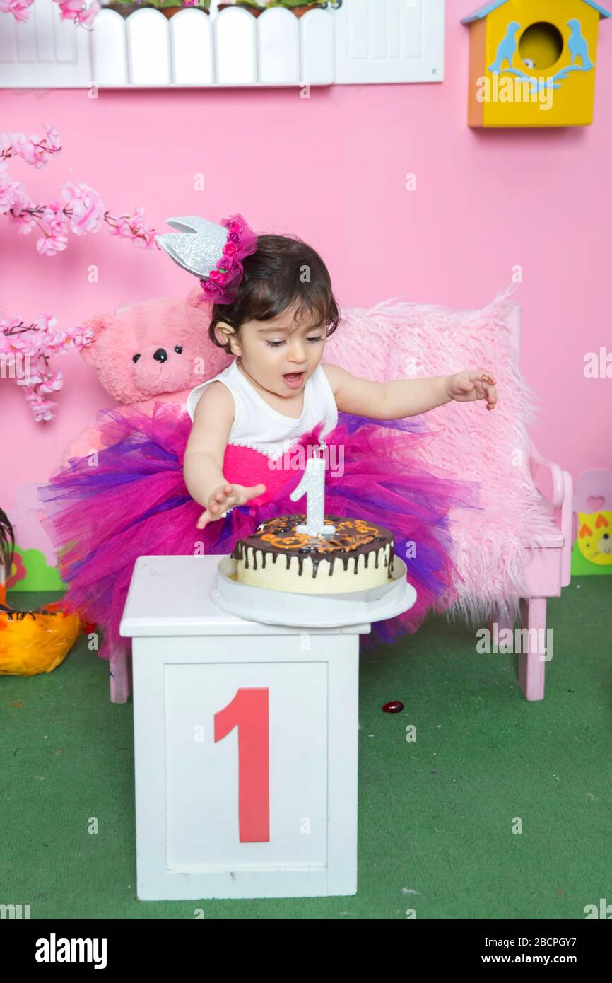 La decoración interior de un niño cumpleaños es de 1 año en