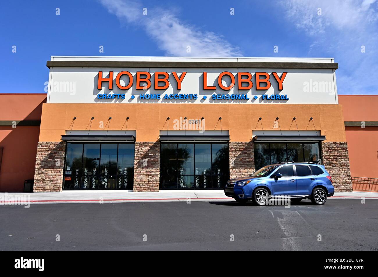 Las Vegas, Nevada, Estados Unidos. 5 de abril de 2020. El 5 de abril de  2020 se ve una tienda del vestíbulo Hobby cerrada en las Vegas, Nevada. La  tienda de artesanía