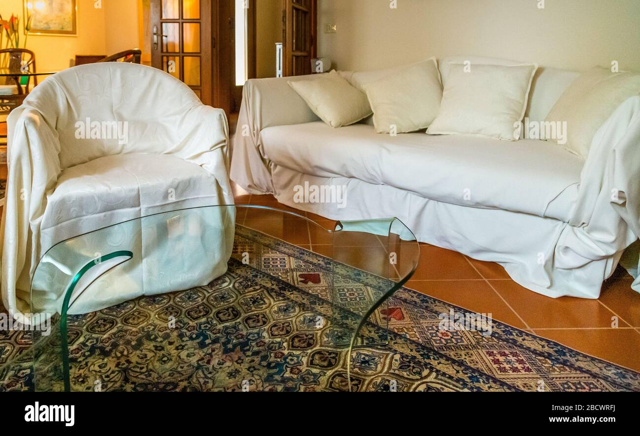 Couch sofa lounge suite fotografías e imágenes de alta resolución - Página  2 - Alamy