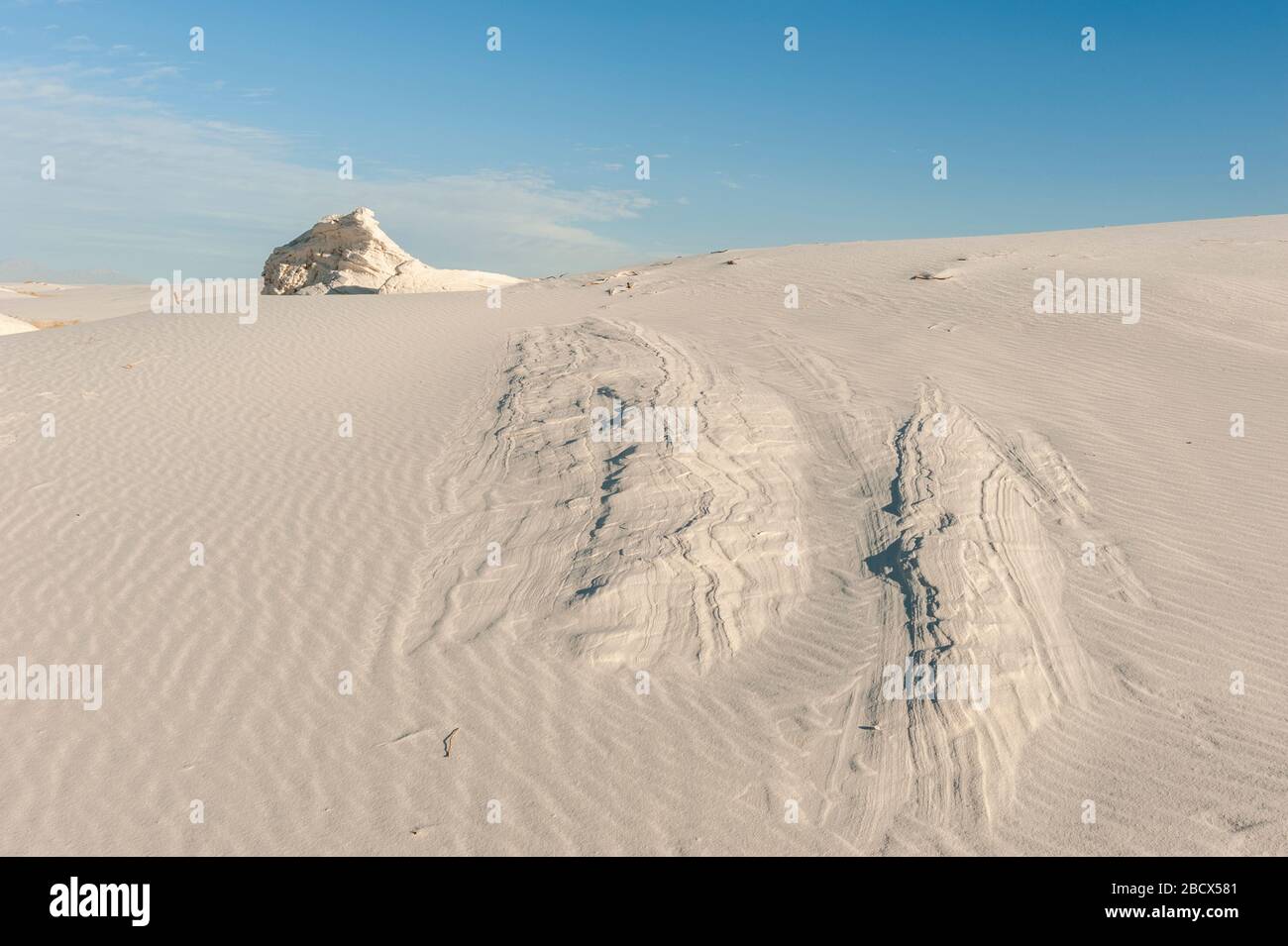 Paisaje de Nuevo México, formaciones de yeso, Monumento Nacional White Sands, Parque Nacional White Sands, Nuevo México, NM, USA. Foto de stock