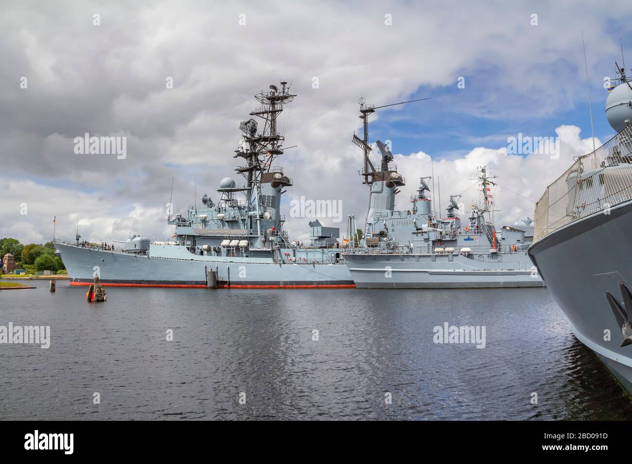 Anclar buques de guerra vistos en el norte de Alemania Foto de stock