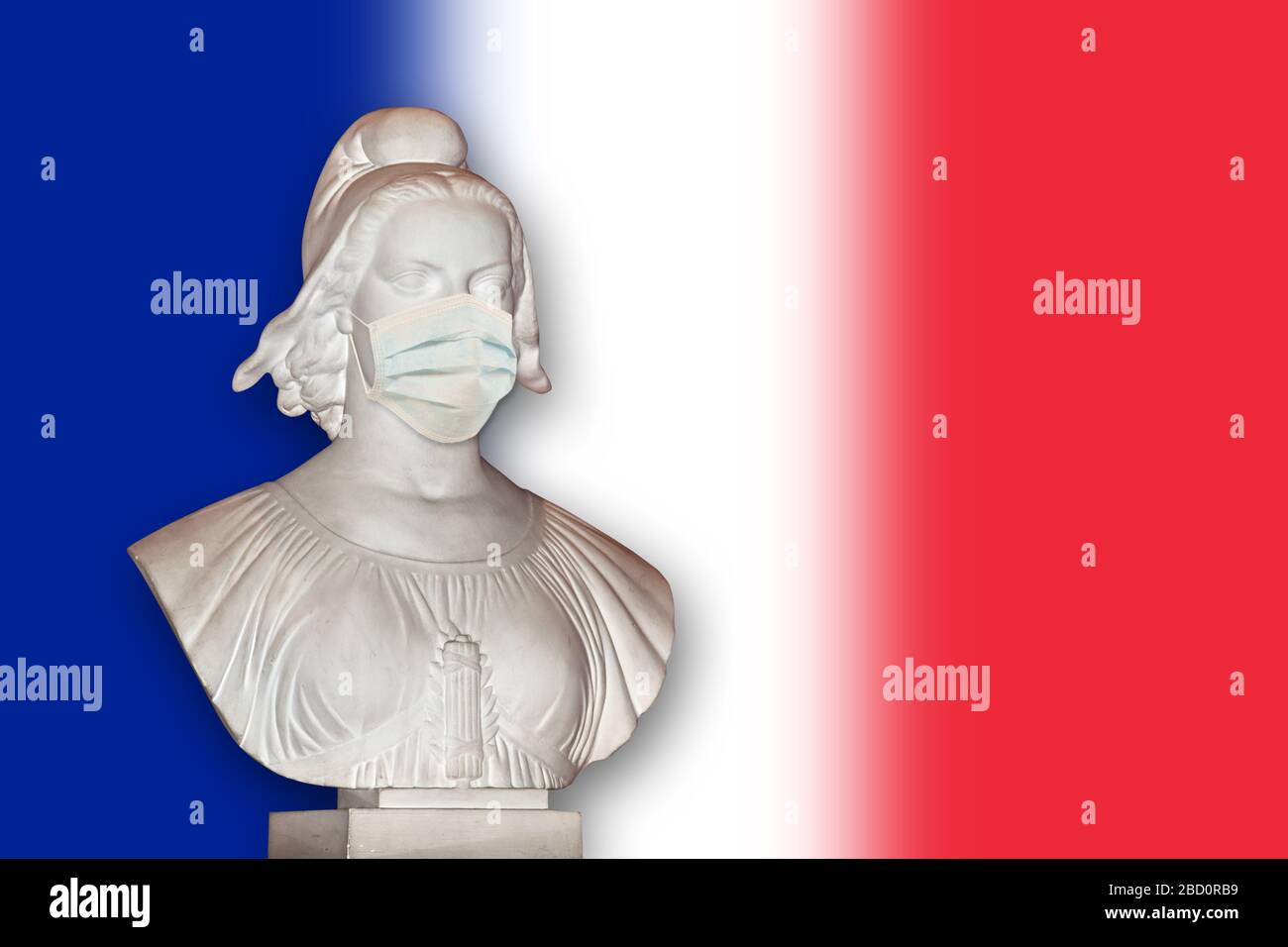 Estatua de Marianne con una máscara quirúrgica, Francia símbolo de la república que trata de coronavirus covid-19 epidemia Foto de stock
