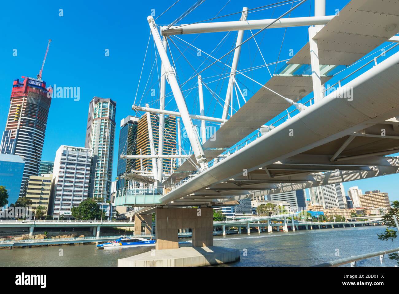 Puente Kurilpa, puente peatonal que cruza el río Brisbane, Brisbane, Queensland Australia Foto de stock