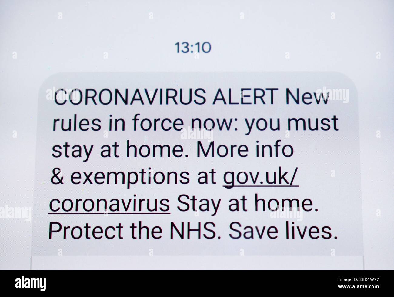 El texto de instrucción de encierro del coronavirus covid-19 enviado a todos los británicos por el Gobierno en marzo de 2020 durante las primeras etapas de la pandemia Foto de stock