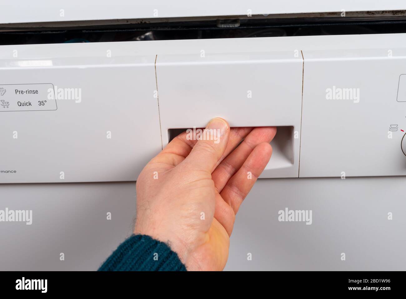 Puerta abierta abierta lavavajillas fotografías e imágenes de alta  resolución - Página 4 - Alamy