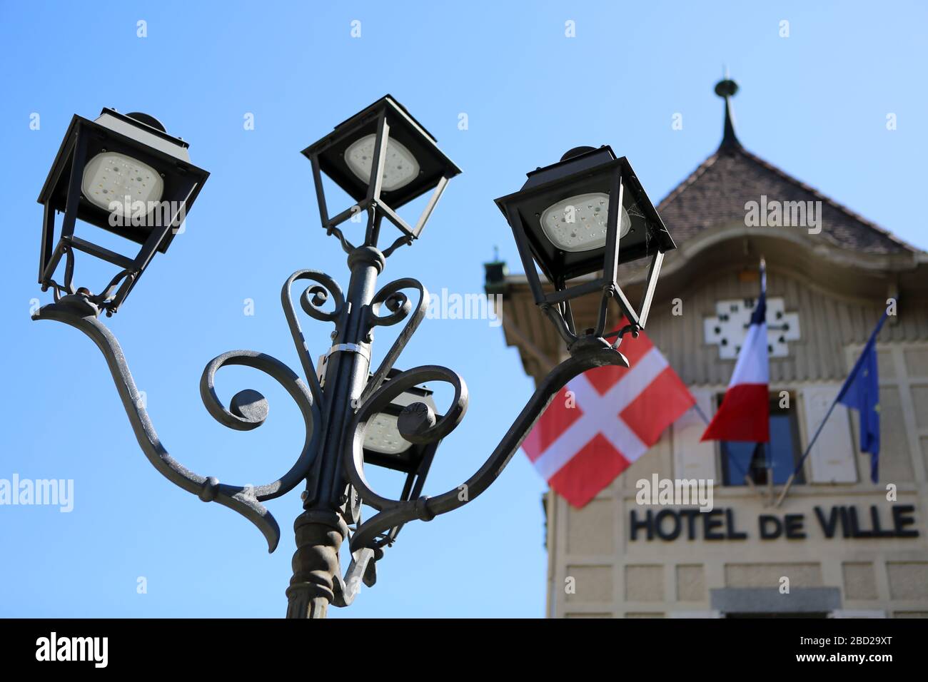 Lámpara. Hôtel de ville. Saint-Gervais-les-Bains. Alta Saboya. Francia. Foto de stock