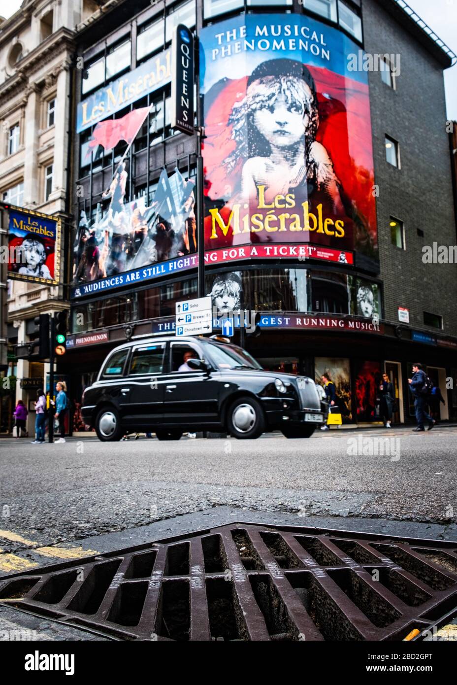 LONDRES- Teatro Les Miserables, un espectáculo de larga duración mundialmente famoso en el West End de Londres Foto de stock
