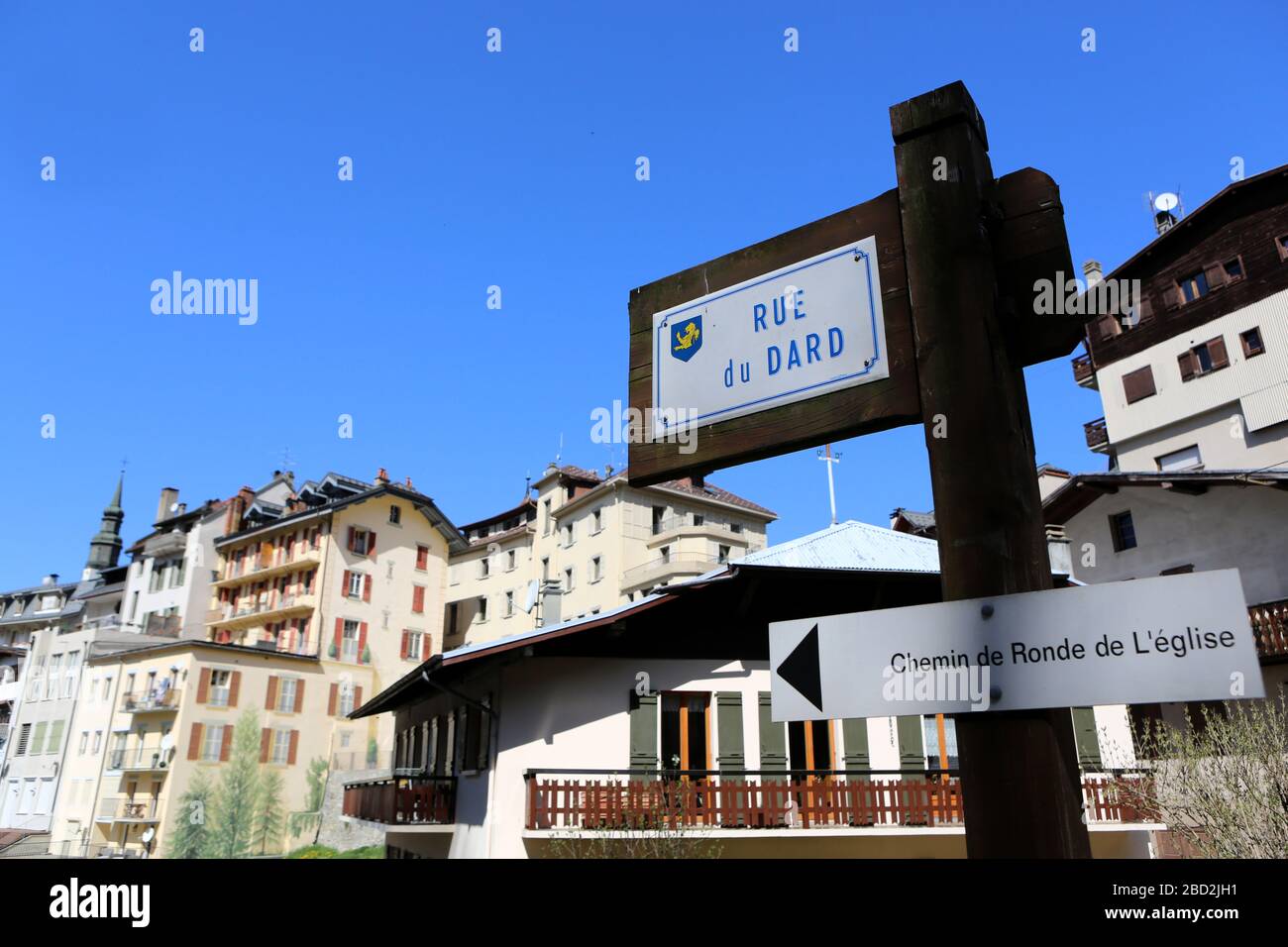 Rue du Dard. Fachadas d'immeubles. Saint-Gervais-les-Bains. Alta Saboya. Francia. Foto de stock