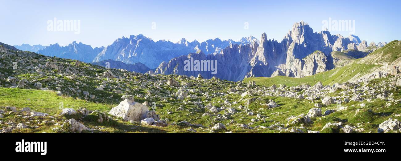 Viaje a Alpes en verano Foto de stock
