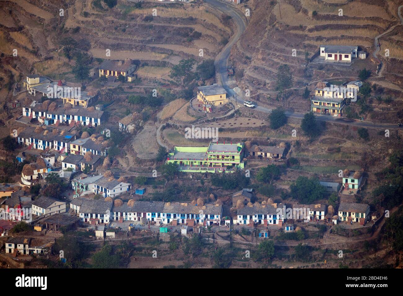 La imagen de la aldea de montaña en Sitlakhet, Alomora en Kumaon, Uttaranchal, India, Asia Foto de stock