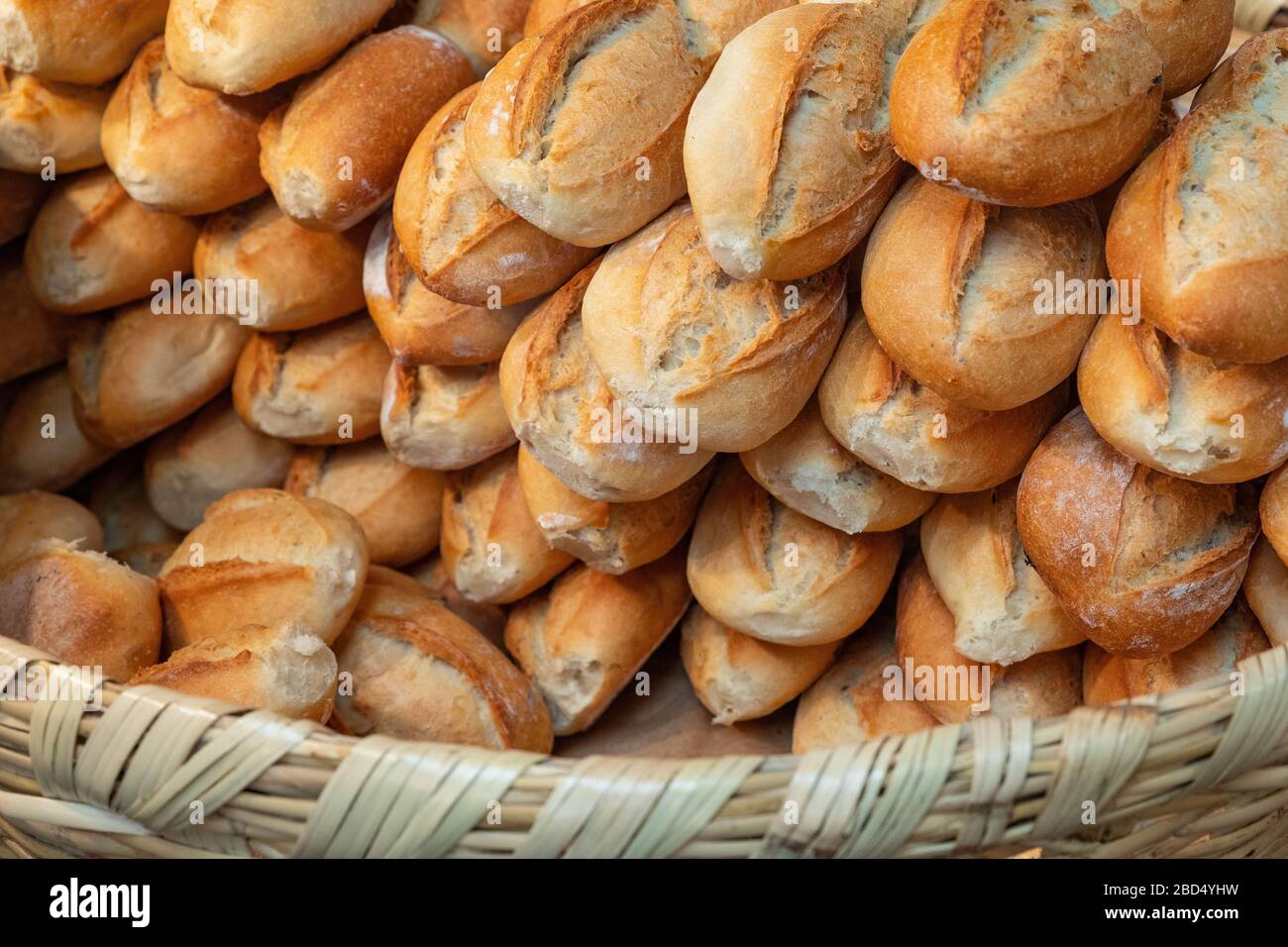 Bolillo, pan blanco o pan francés es, en México y Centroamérica, un