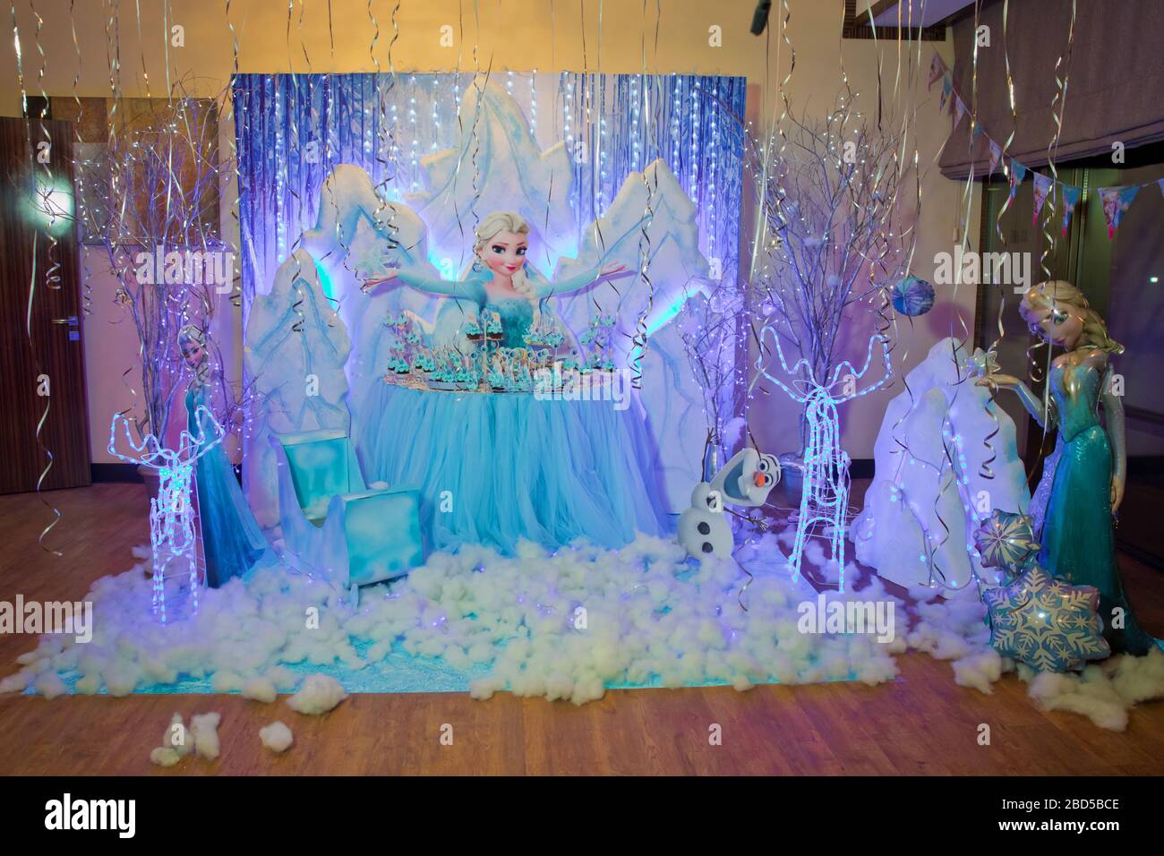 La magia de Frozen en un Candy Bar . Ideas de cumpleaños de Frozen Party  para Candy Bar . Bakú, Azerbaiyán . 16.12.2018 Fotografía de stock - Alamy
