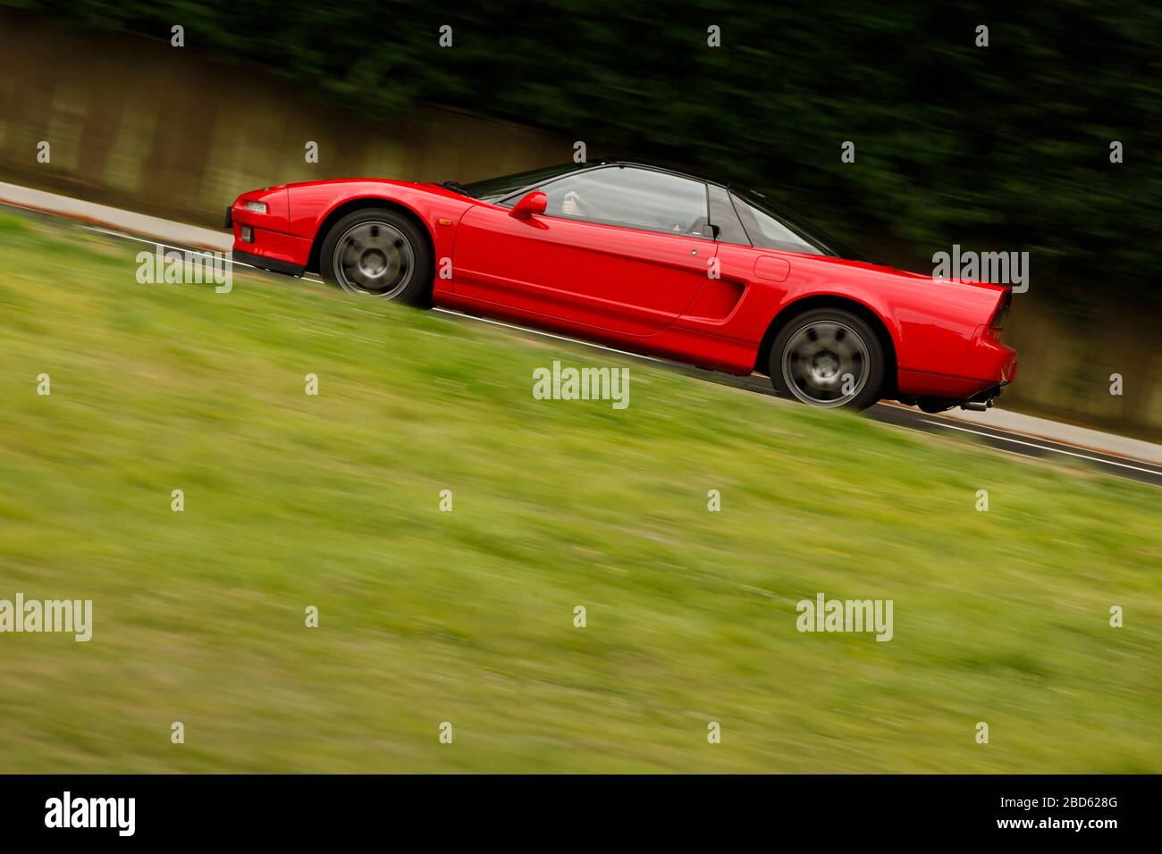 Honda NSX supercoche conduciendo a velocidad Foto de stock