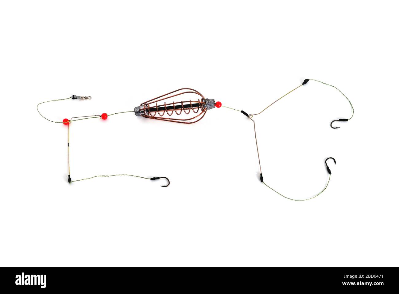 canaleta de pesca, anzuelos y línea de pesca, accesorios para la pesca de  fondo en un primer plano de fondo blanco Fotografía de stock - Alamy