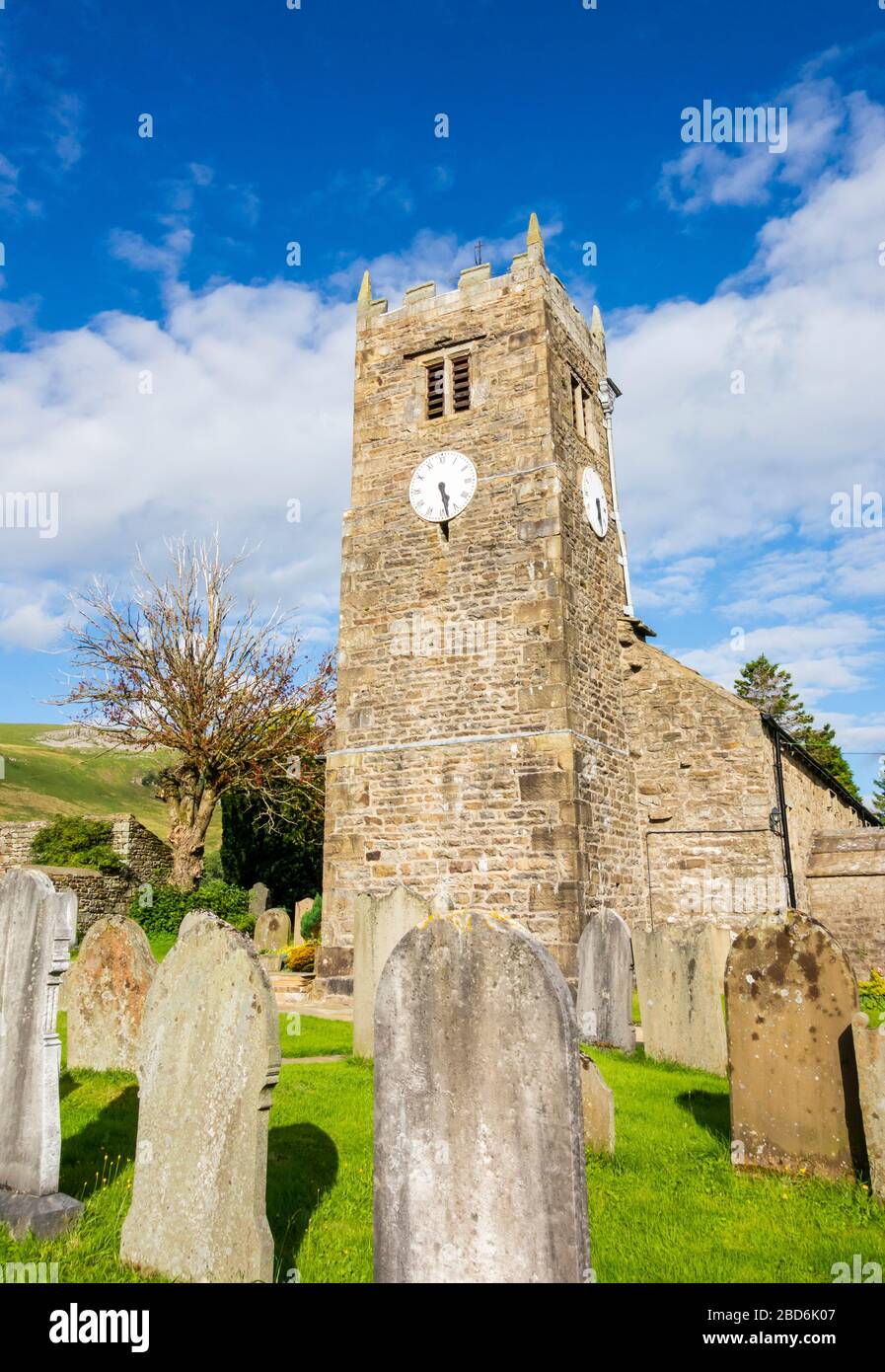 Iglesia de Santa María, Muker, Swaledale, Parque Nacional de Yorkshire Dales. Inglaterra. REINO UNIDO Foto de stock