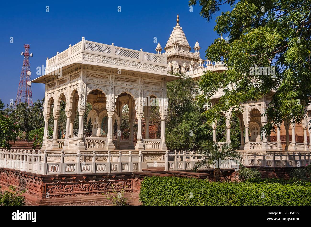 JODHPUR, INDIA – DIC. 02, 2019: Famoso mausoleo de Jaswant Thada en Rajasthan, un monumento de mármol blanco comúnmente conocido como Taj Mahal de Mewar. Foto de stock
