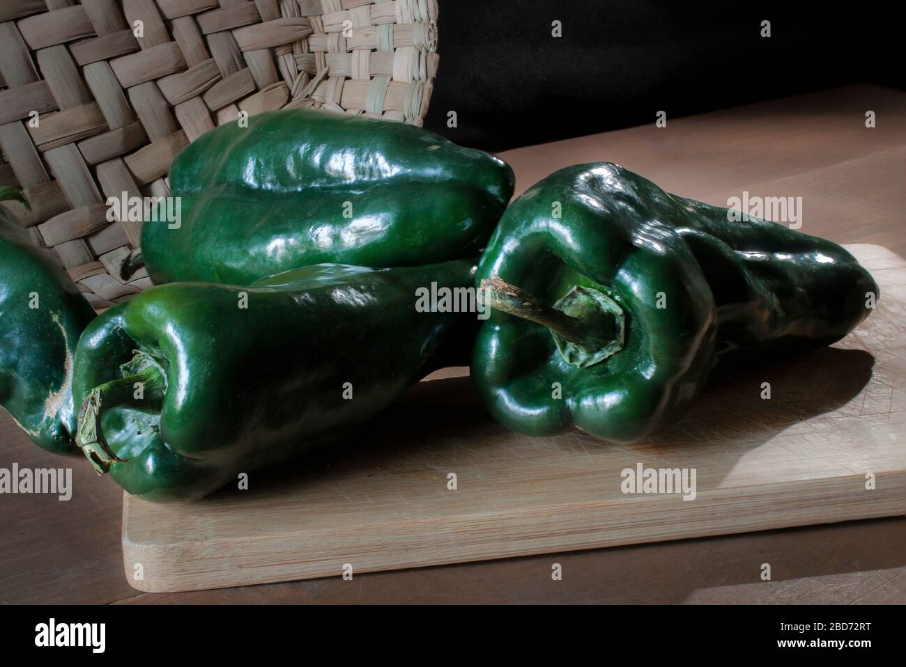 Chile pasilla, chile ancho, o Chile verde para hacer chiles Rellenos