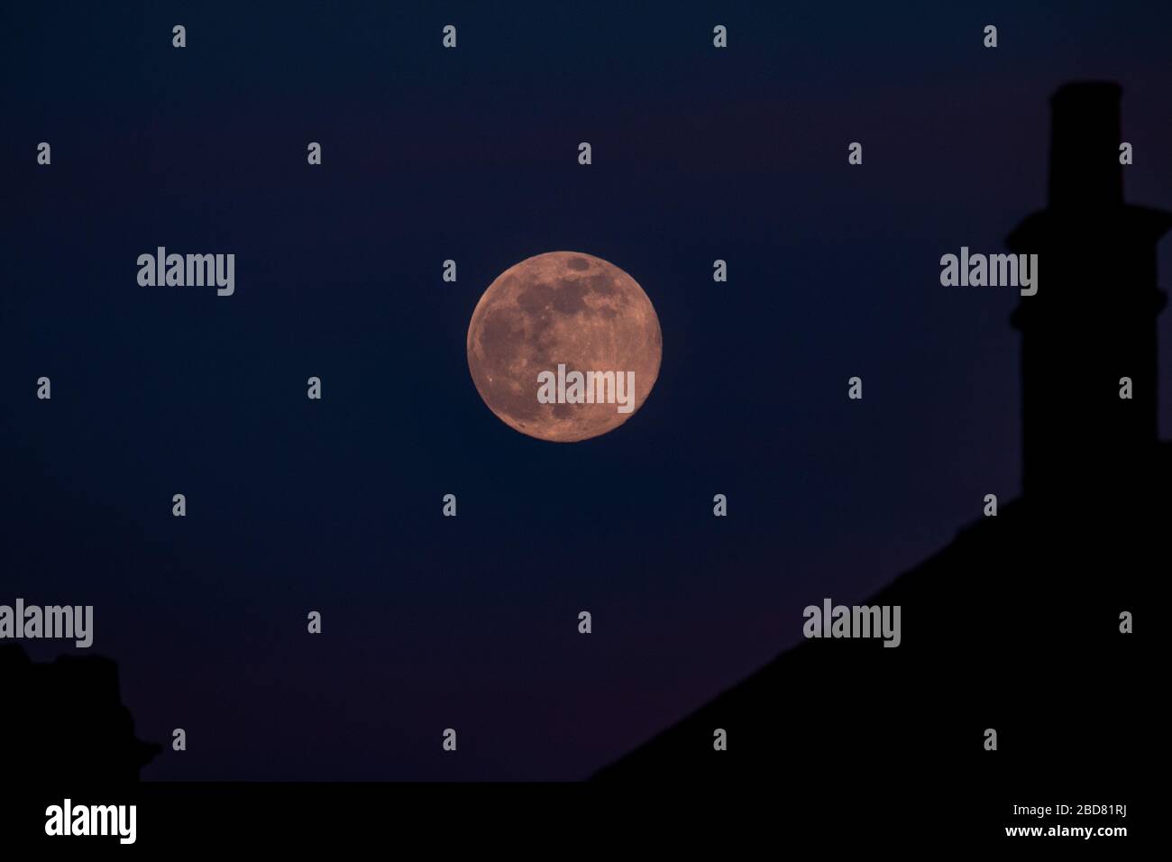 La primera luna llena de primavera fotografías e imágenes de alta resolución Alamy