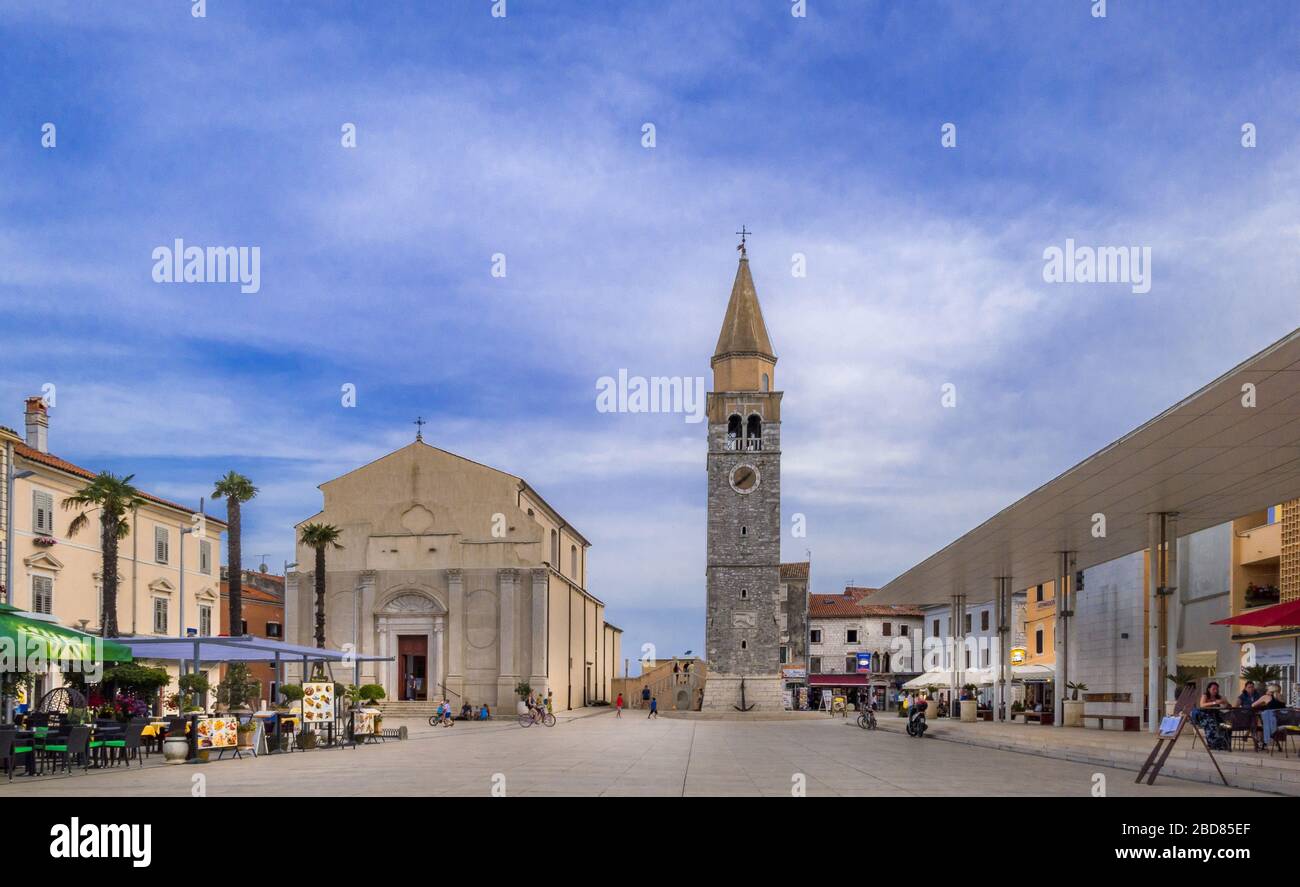 burch St. Maria en Piazza Slobode Liberta, Croacia, Istria, Umag Foto de stock