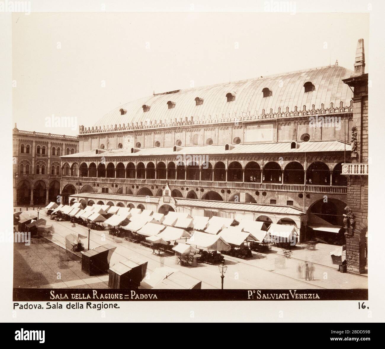 Fotografier; Svenska: Palazzo della Ragione, Padua, italiano. Inköpta AV  Johanna Kempe, f. Wallis, i Triest, Fiume, Padua och Abbazia vid hennes  vistelse å nämnda orter tillsammans med sin dotter och svärson, Wilhelmina