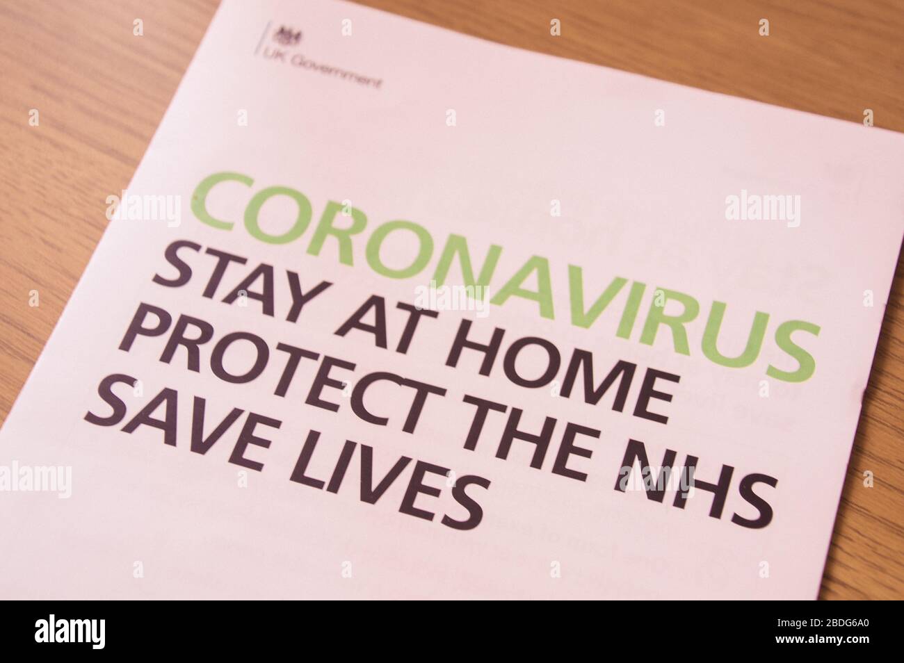 Carta del primer Ministro del Reino Unido a un hogar individual con Coronavirus (Covid19) folleto informativo Foto de stock