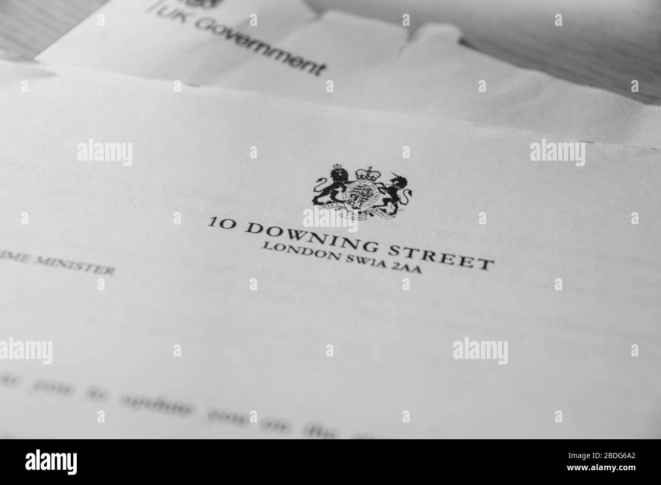 Carta del primer Ministro del Reino Unido a un hogar individual con Coronavirus (Covid19) folleto informativo Foto de stock