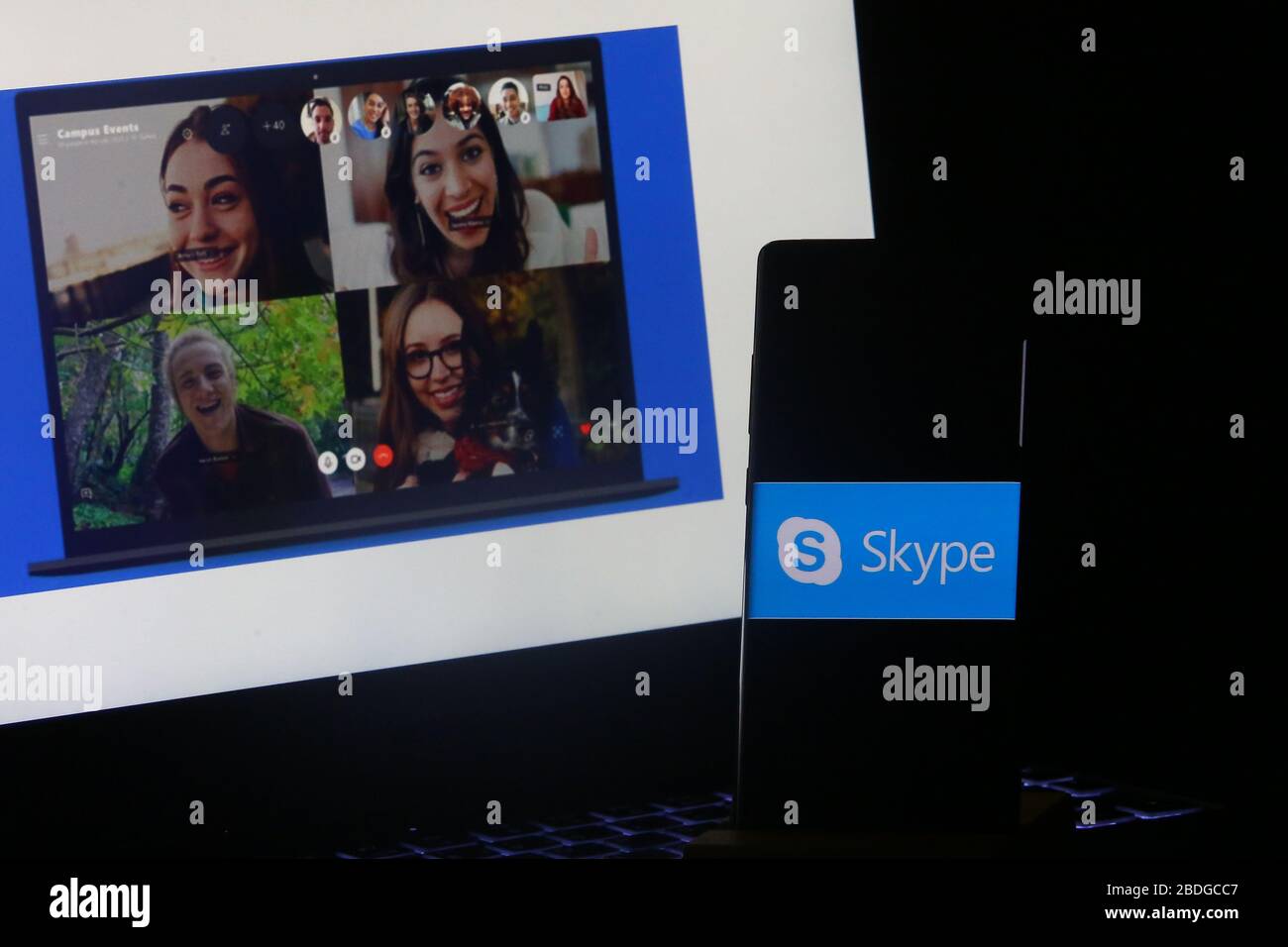 8 De Abril De Estambul Turquia Imagen Del Logotipo De Skype En La Pantalla Del Smartphone Fotografia De Stock Alamy