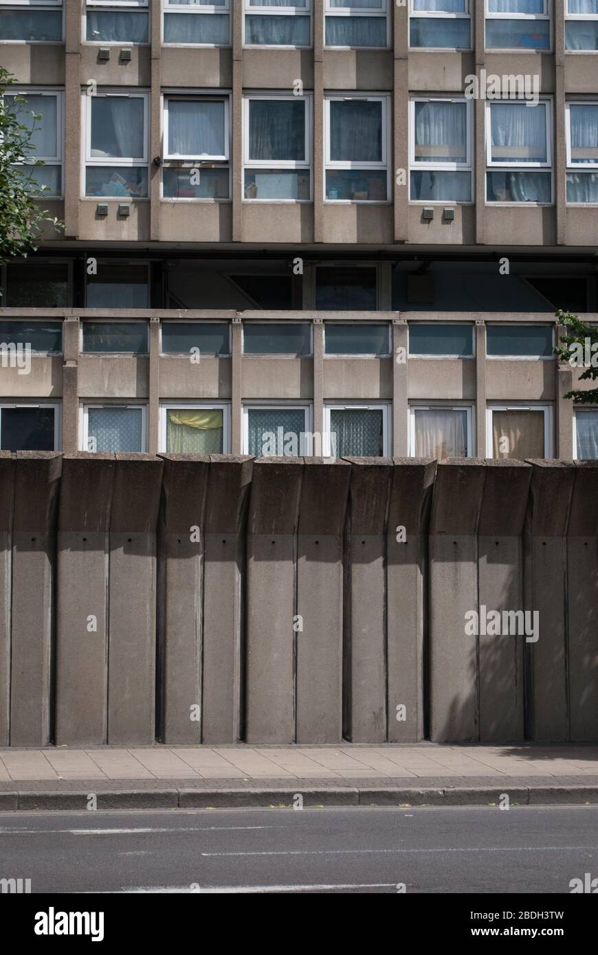 Campaña de demolición de Bienes de viviendas Sociales de los años 70 para Robin Hood Gardens, 129 Woolmore St, Poplar, Londres E14 0HG por Alison & Peter Smithson Foto de stock