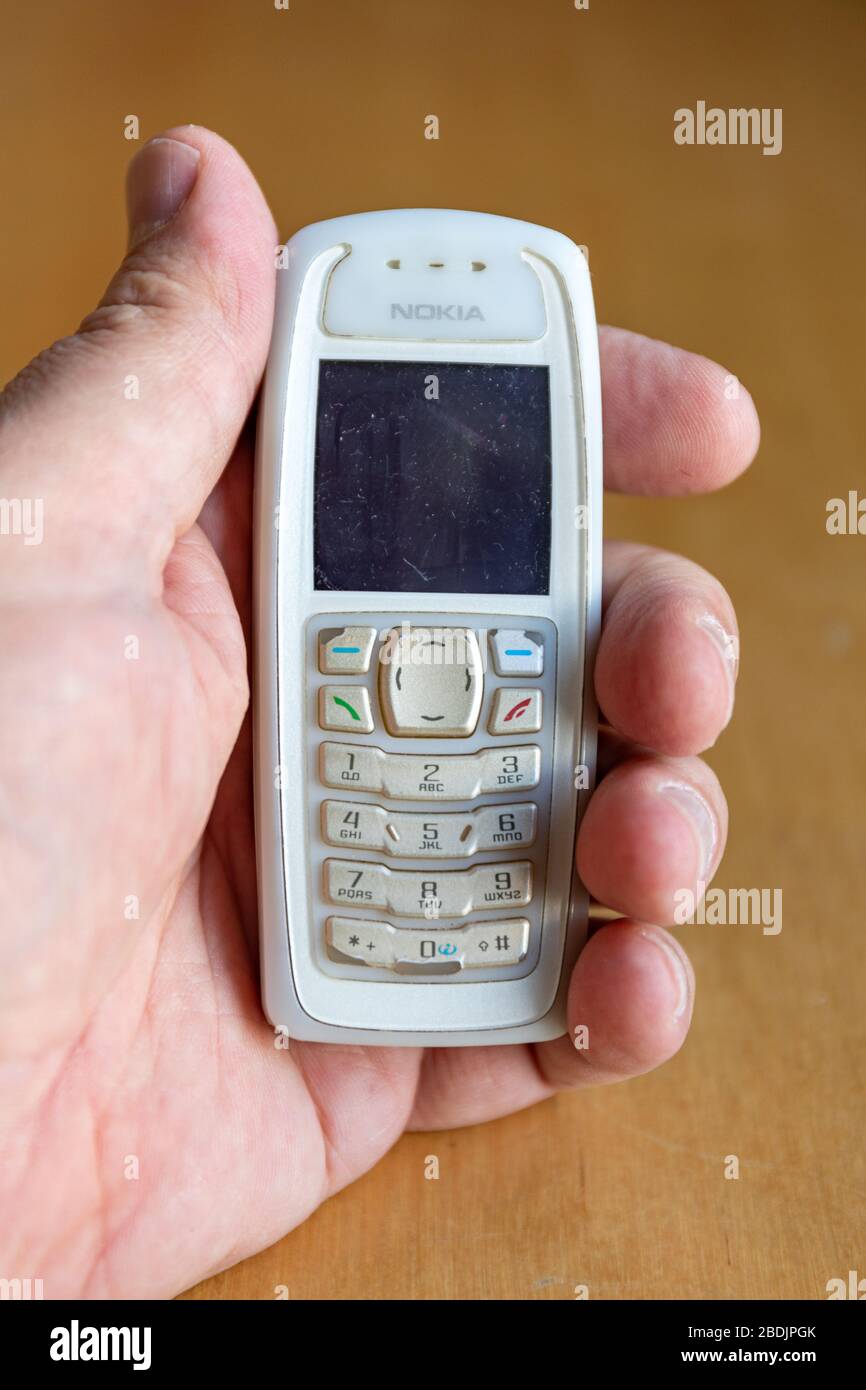 Nokia 3100, un teléfono móvil tribanda-GSM lanzado en septiembre de 2003, diseñado principalmente para la nueva generación de público de marketing Foto de stock