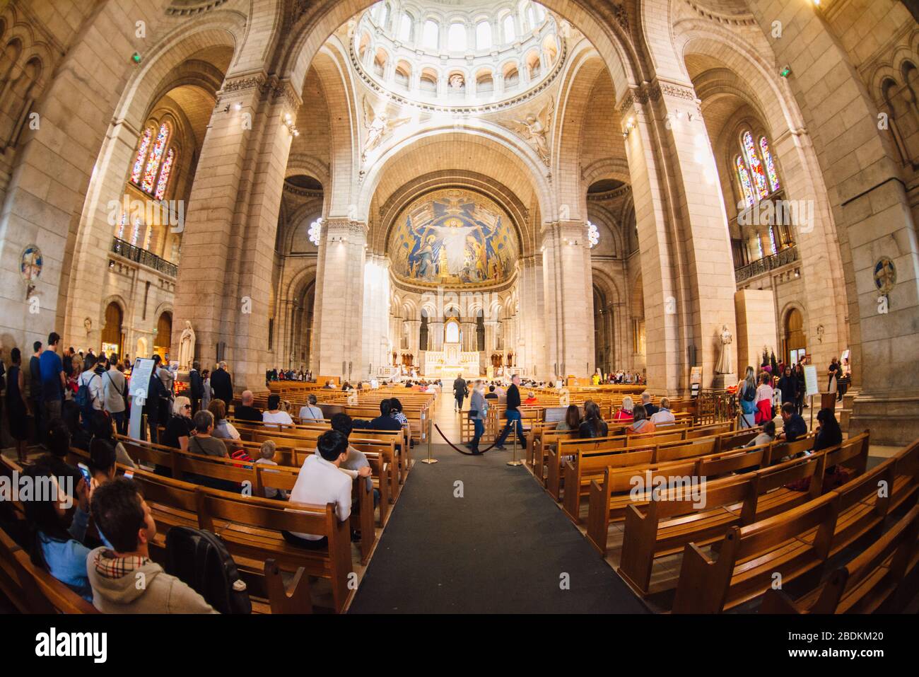 Vista interior de la Basílica del Sagrado corazón de París, conocida  comúnmente como la Basílica del Sagrado corazón, París, Francia Fotografía  de stock - Alamy