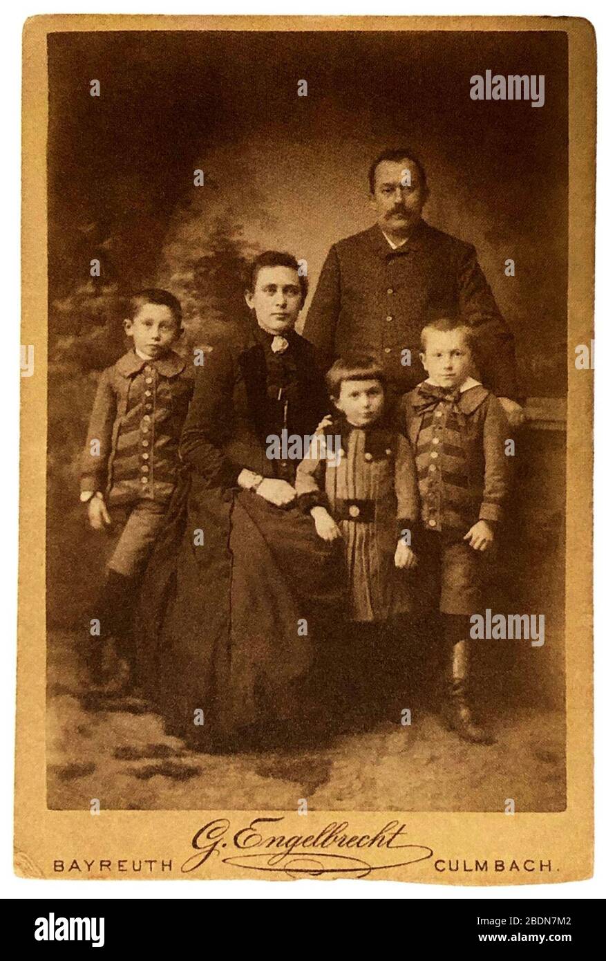 Hans Wilsdorf, Fundador de Rolex con sus padres y hermanos 1887 Fotografía  de stock - Alamy