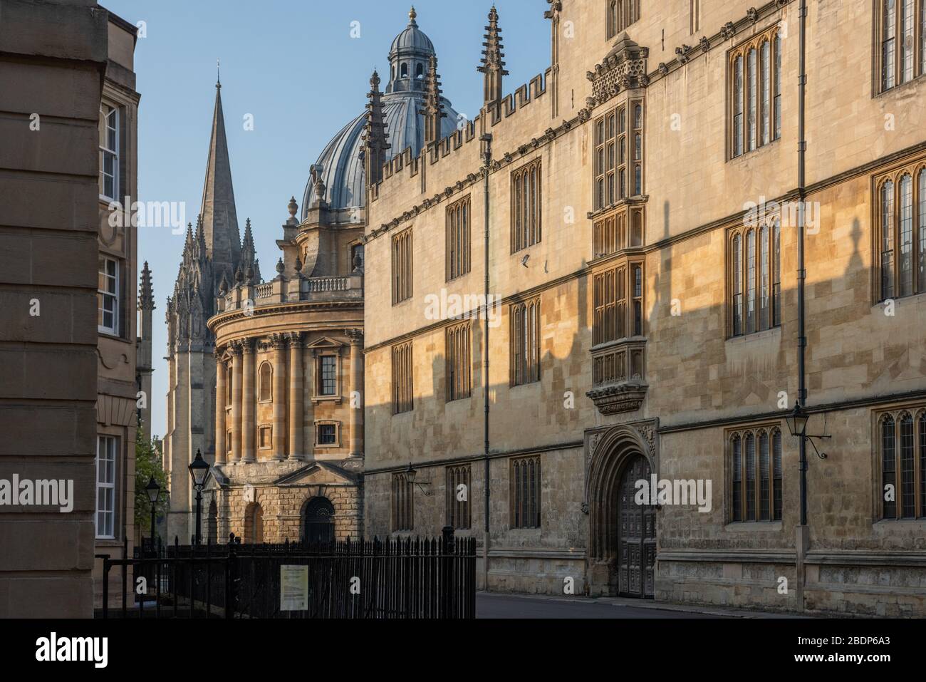 La Biblioteca Bodleain, Cámara Radcliffe y la Iglesia de Santa María la Virgen, Oxford Foto de stock