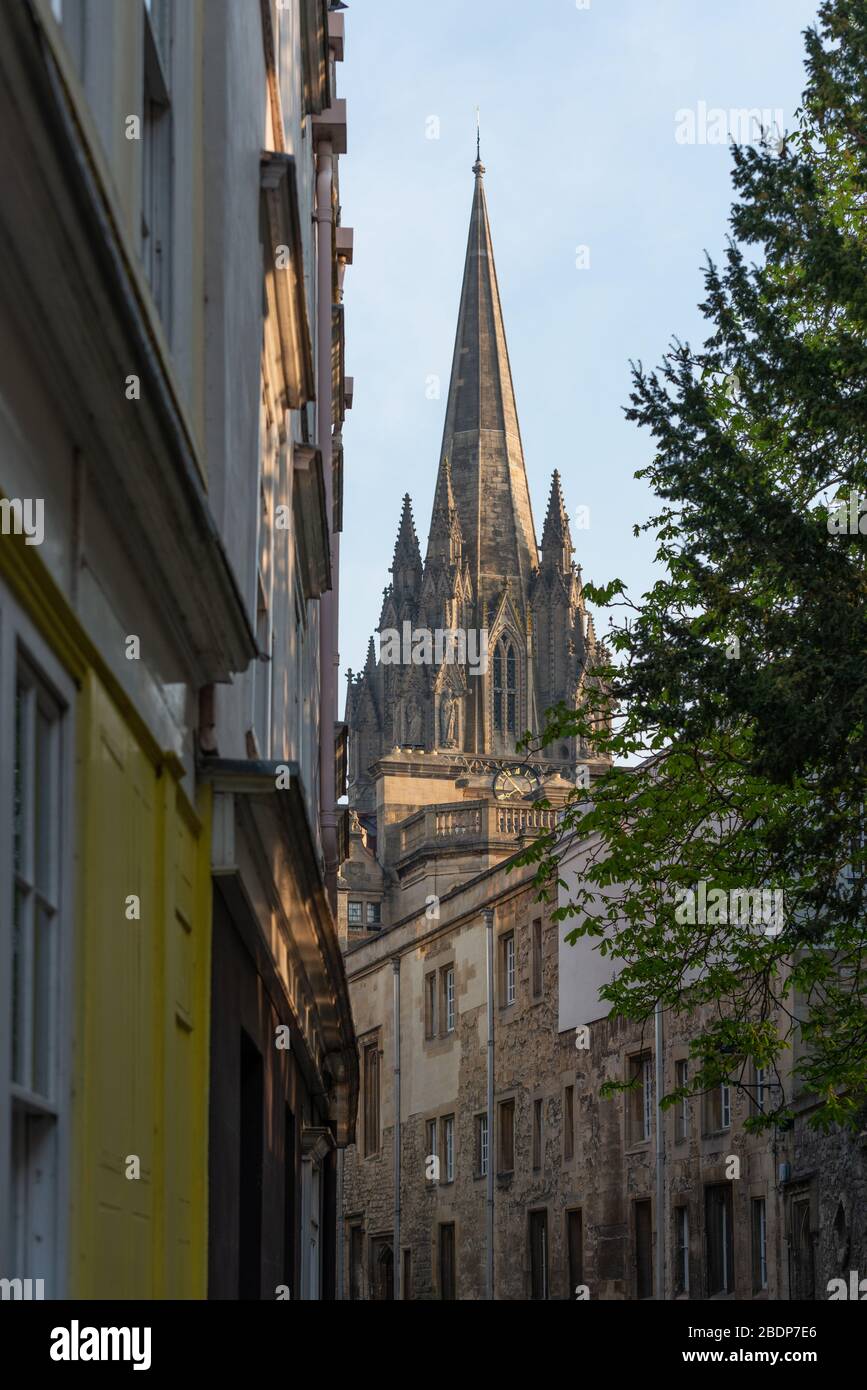 La iglesia de San Marys se eleva sobre la calle Oriel, Oxford Foto de stock