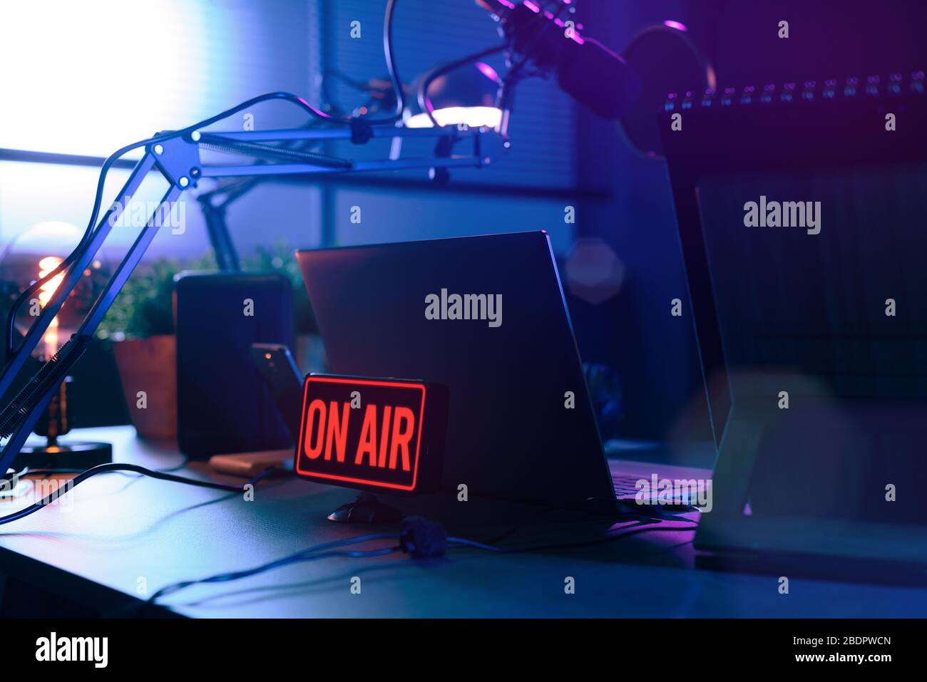 Radio station studio fotografías e imágenes de alta resolución - Página 7 -  Alamy