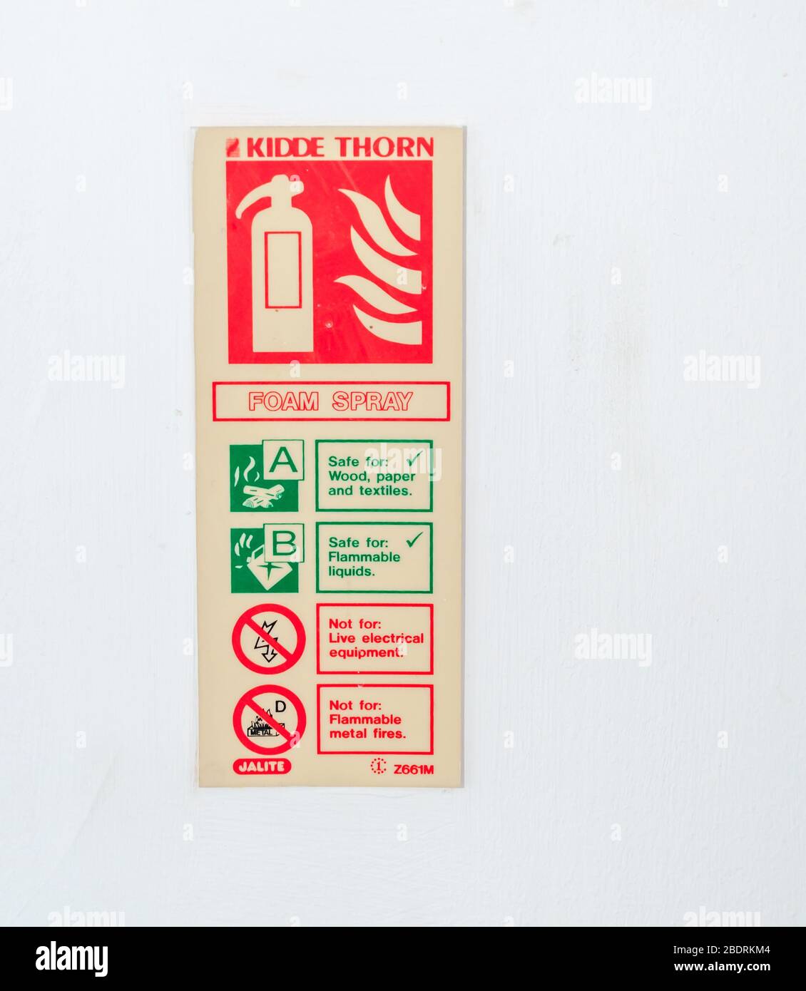 Etiqueta del extintor de espuma en spray Fotografía de stock - Alamy