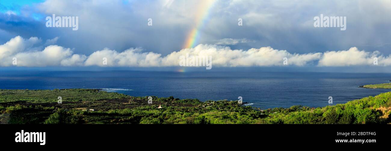 Rainbow panorama sobre Kealakekua Bay, Hawai Foto de stock