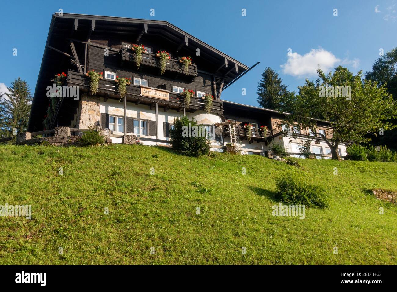 El Hotel Garni zum Türken & Pension, que incorpora el Bunkeranlage Obersalzberg, Obersalzburg, Baviera, Alemania. Foto de stock