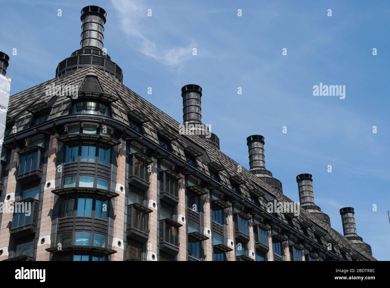 Chimeneas de Ventanas de los años 90 Arquitectura Portcullis House, Westminster, Londres SW1 por Michael Hopkins Foto de stock