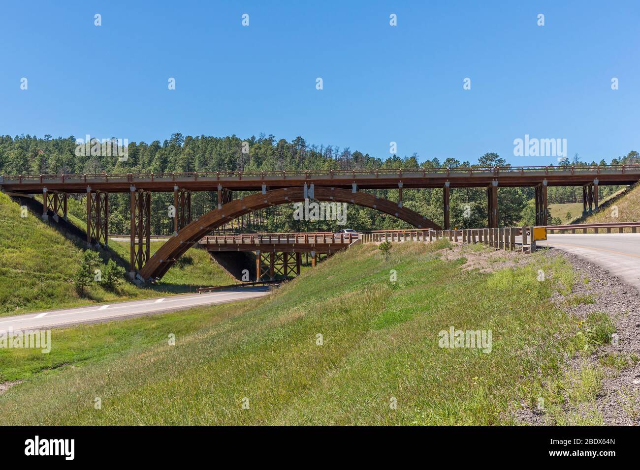 Wooden Arch Span Highway Bridge en Dakota del Sur Foto de stock