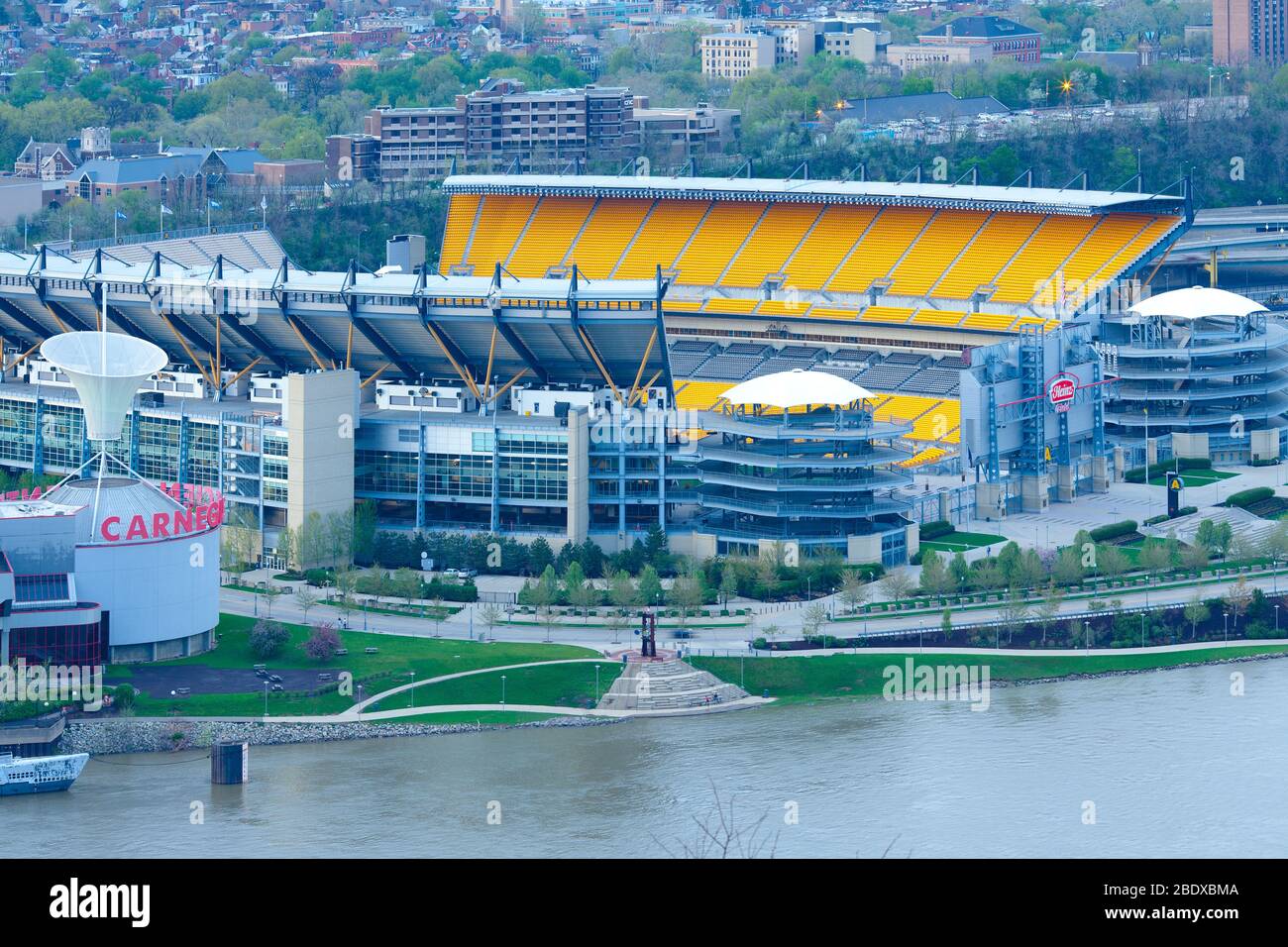 Pittsburgh, Pennsylvania, Estados Unidos - Vista elevada del estadio vacío Heinz Field. Foto de stock