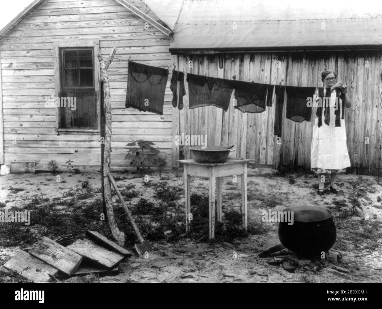 Línea de ropa, lavandería colgante, 1931 Foto de stock