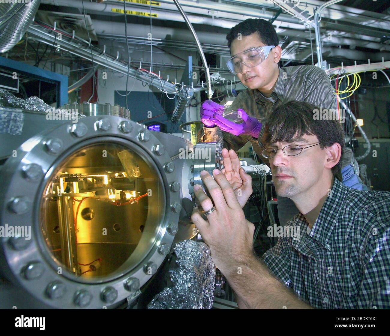 Investigación de superconductividad para altas temperaturas Foto de stock