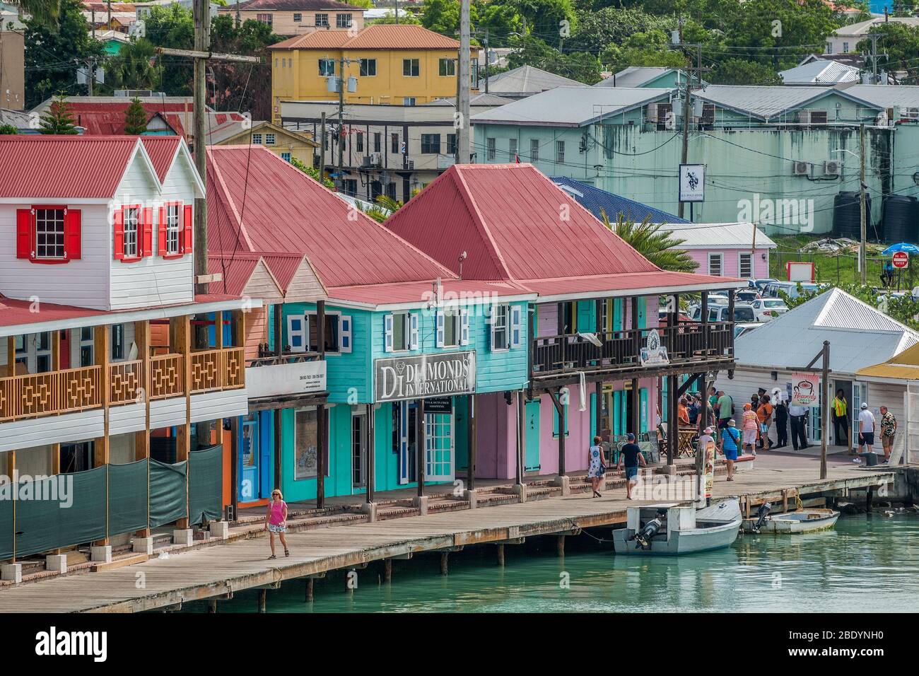 Casas y tiendas en el puerto, St Johns, Antigua, West Indies Foto de stock