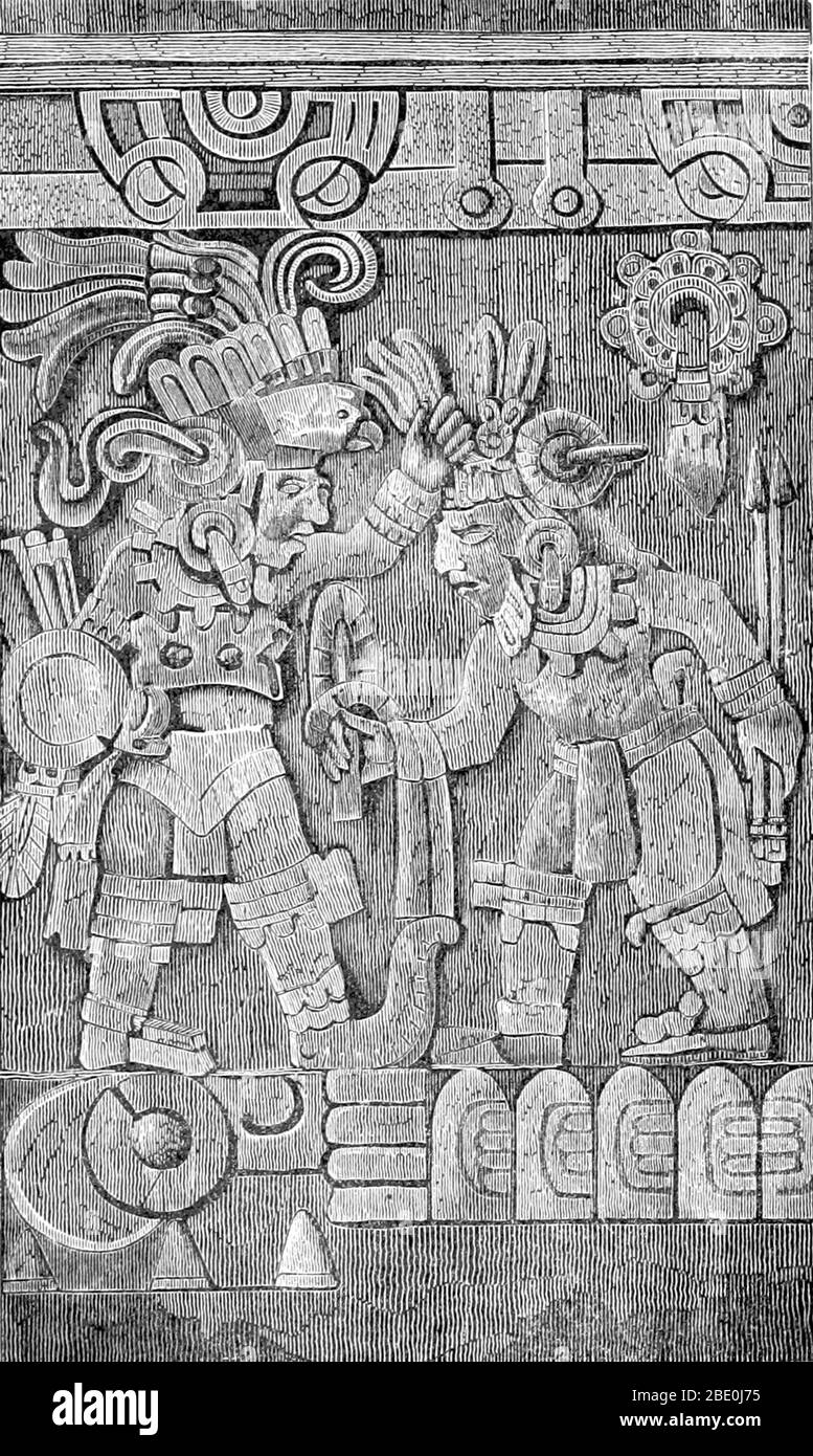 La Piedra de Tizoc es una piedra azteca grande, redonda, tallada hecha de basalto y mide 2.8 pies de profundidad por 8.76 pies de ancho. La piedra representa a Texcatlipoca, un dios azteca mayor, sosteniendo a los dioses patronos de otros lugares junto al cabello. Los topónimos están escritos en una mezcla de signos logográficos y sílabos. La piedra también representa las estrellas en el borde superior, enfatizando los cielos; los puntos triangulares en el borde inferior representan la tierra. Los guerreros tallados en la piedra están sosteniendo el pelo de sus dioses enemigos, un gesto que representaba la sumisión y la derrota en la cultura azteca. La Piedra de Tizoc puede Foto de stock